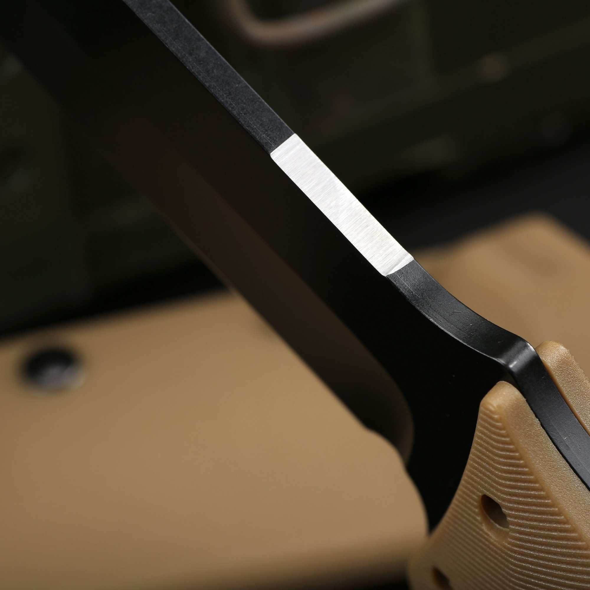 Ac016 clip point tactical survival knife detailed display of the spine