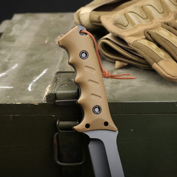 Ac016 clip point tactical survival knife detailed display of the handle2